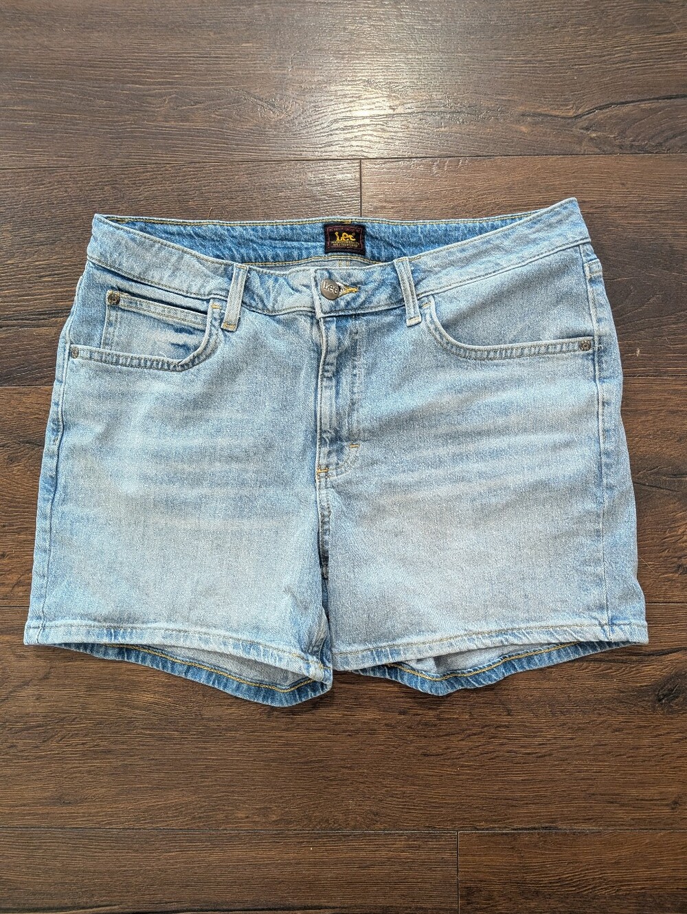 Lee Women’s Light Wash Denim Shorts Classic Mid Rise Jean Shorts